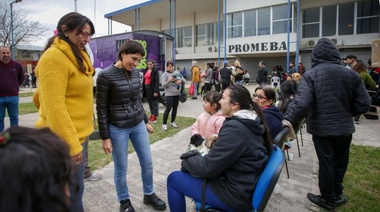 Mayra Mendoza recorrió la jornada de castración que realizó zoonosis en el PROMEBA de Quilmes Oeste