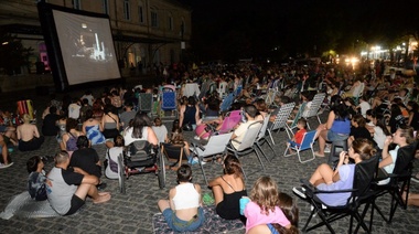 Elegida por el público, “Beetlejuice” cierra el exitoso ciclo de Cine Móvil en Meridiano V