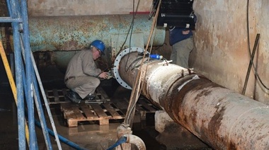 Importante reemplazo de válvula y cañería en la planta Potabilizadora Donato Gerardi en Punta Lara