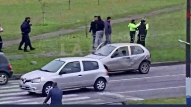 Un choque obligó a que inspectores municipales intervengan en una discusión de tránsito