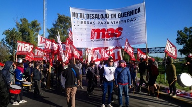 Agrupaciones de izquierda cortan bajada de Autopista La Plata en repudio de desalojo de Guernica
