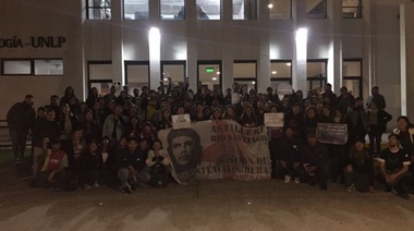 Se tomaron Psicología y Trabajo Social de la UNLP en defensa de la educación pública