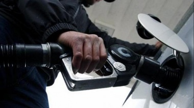 Mañana aumentan los combustibles por un impuesto, y también podría incidir aumento del dólar