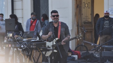 Miles de vecinos disfrutaron la llegada de la primavera en las calles y plazas de la ciudad