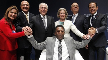 Pelé fue internado nuevamente a su regreso a Brasil