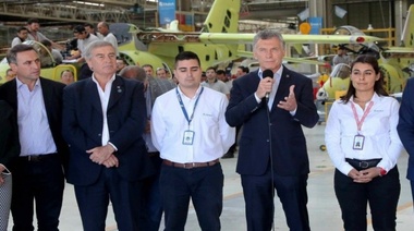 Macri pidió "cuidar lo que se ha logrado", al visitar la Fábrica Argentina de Aviones en Córdoba