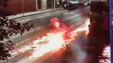Un grupo de encapuchados arrojaron entre 8 y 10 bombas molotov frente a una sede de Gendarmería
