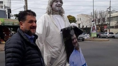 Elecciones en La Plata: “Al ex juez (Arias) y a Victoria Tolosa Paz los hice conocer y me pegaron una patadita”, dijo la “Estatua”