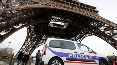Evacuan la Torre Eiffel tras una amenaza de bomba