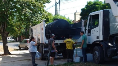 Ante la falta de agua, el Municipio de La Plata refuerza operativo de asistencia en los barrios