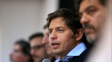 Kicillof abrazado al "plan platita" para el 2023