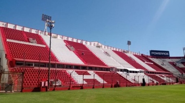 Huracán confirma brote masivo de coronavirus en el plantel