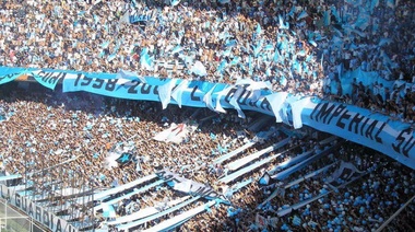 Racing festeja el título ante el subcampeón Defensa y Justicia