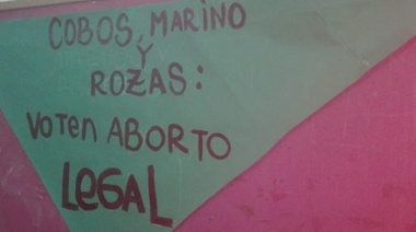 JR Popular de La Plata realizó intervenciones de la “Casa Balbín” pidiendo por la ley de Interrupción Voluntaria de Embarazo