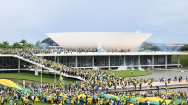 Miles de bolsonaristas invadieron el Palacio del Planalto, el Congreso y la corte en Brasilia