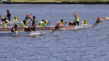 Unos 250 palistas animan competencia de botes dragón
