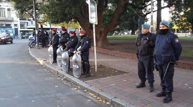 Montan operativo de seguridad en Plaza San Martín contra venta ambulante