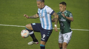 Racing venció a Sarmiento y alcanza la punta de la Liga Profesional de Fútbol