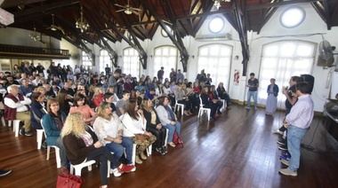 Garro y Sánchez Zinny distinguieron el compromiso y la vocación de docentes y auxiliares jubilados de la ciudad