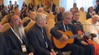 León Gieco cantó "Solo le pido a Dios" ante el Papa y otros 100 argentinos en el Vaticano