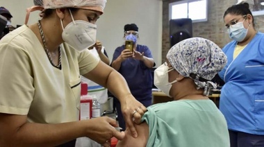 El Vaticano llama a vacunarse contra el coronavirus para "no poner en riesgo la salud pública"
