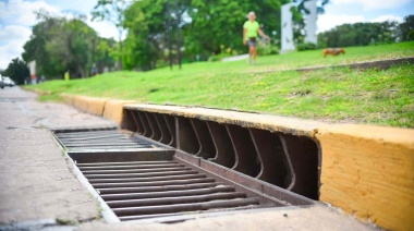 Municipio platense avanza en la renovación de 100 tapas de tormenta, sumideros y refinaderos