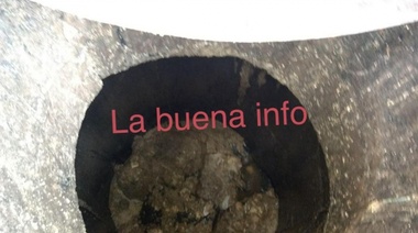 Alerta La Plata: Operarios de ABSA y cooperativistas comunales encontraron otra seria obstrucción de desagües en Los Hornos