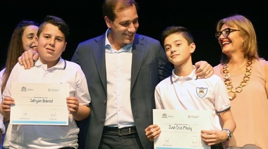 La Plata: Reconocen a mejores promedios de escuelas primarias de la ciudad