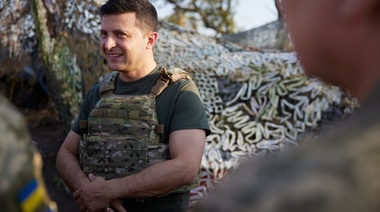 Zelenski dice que "eliminación" de soldados ucranianos en Mariupol pondría fin a negociación de paz