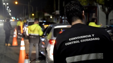 En La Plata secuestran medio centenar de vehículos y detienen a una persona en amplio operativo de control vehícular