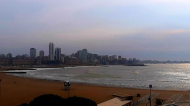 Una tarde nublada y fría en Mar del Plata