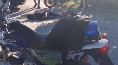 Motochorros escapan de control policial pero caen al asfalto tras una persecución en localidades platenses