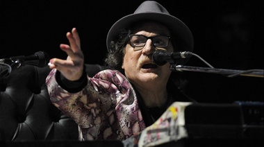 Un Charly García luminoso volvió a presentar "La Torre de Tesla" en el Gran Rex