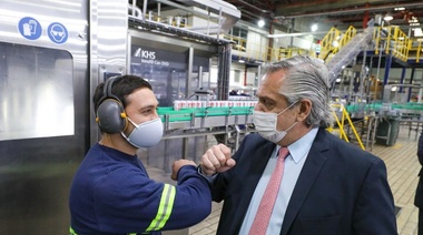 El Presidente formuló un llamado a la unidad del Estado, los trabajadores y los empresarios "para encarar juntos los problemas"