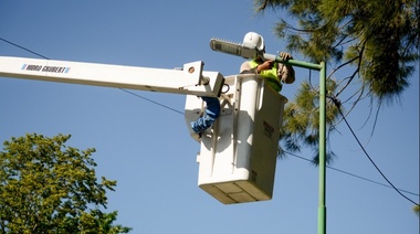 Modernización de luminarias: comenzó la reposición de 3 mil artefactos LED en distintos barrios