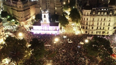 Masiva marcha a Plaza de Mayo contra la violencia de género y a favor del aborto