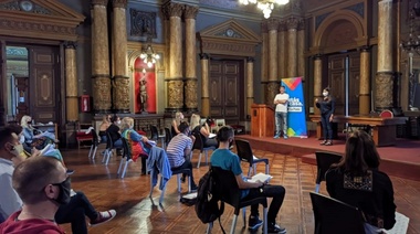 Inclusión: Capacitan en Lengua de Señas para personal municipal que brinda atención al público