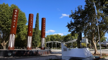 Plaza Malvinas: restauraron los monumentos que homenajean a los caídos en la Guerra