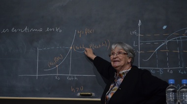 Docente María Inés Baragatti volvió con una clase magistral de matemática e hizo reflexionar a todo un auditorio