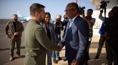 De camino a Argentina, Zelensky se reunió con el Primer Ministro de Cabo Verde