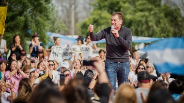 Diego Santilli recibió el apoyo a su candidatura de más de 800 mujeres en plenario del Pro de Mercedes