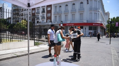 46°C de térmica en La Plata y el Municipio lleva distribuidos 250.000 litros de agua en barrios