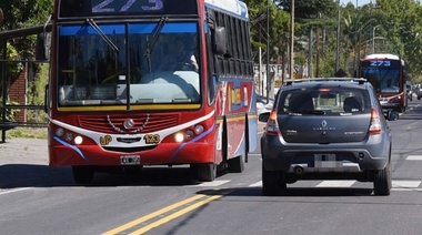 Empresarios de colectivos en La Plata no dejan viajar gratis a trabajadores de la salud