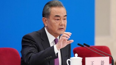 China pidió a EEUU dejar de "interferir" en el mundo para garantizar "tranquilidad"