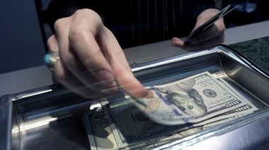 El dólar abre a $ 95,50 en el Banco Nación y el riesgo país sube 0,20% a 1.650 puntos