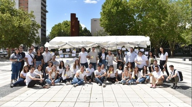En La Plata, Jóvenes Pro instalan carpa de la paz por Ucrania
