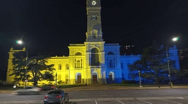 Municipalidad de La Plata se solidariza con Ucrania y pinta con luces el edificio comunal