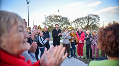 El Municipio sigue sumando espacios verdes: Garro visitó el nuevo parque recreativo de Hernández