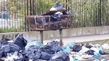 ¿Casualidad o premeditación?: Facultad de Periodismo que responde a Saintout sacó decenas de bolsas de basura el día del paro