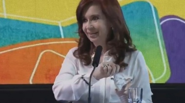 Cristina Kirchner presenta su libro, “Sinceramente”, acompañada por una multitud